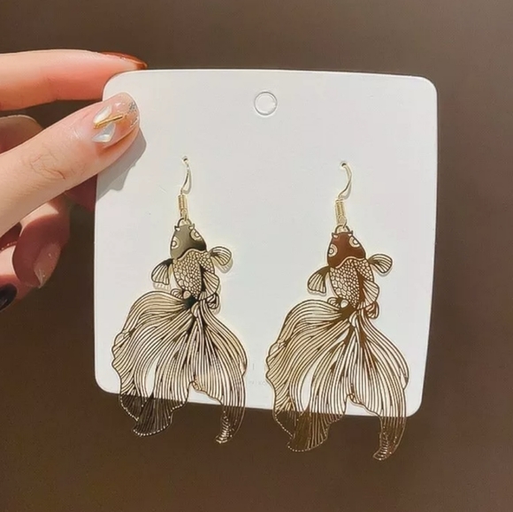 Goldfish laser cut gold sheet drop earrings - Picture 4 of 4